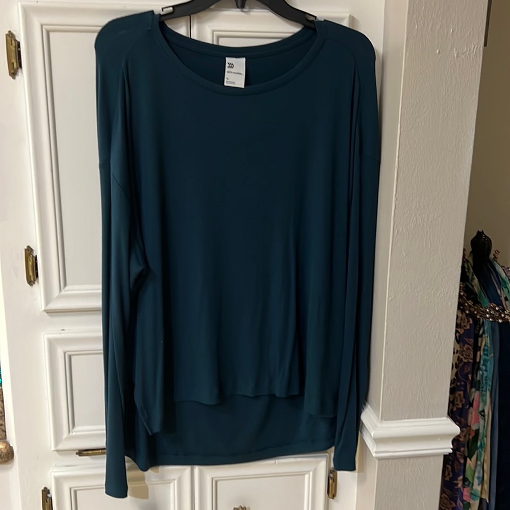 All in Motion Top with thumb holes
